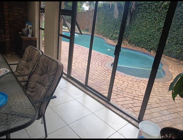 4 bed property to rent in RIDGEWAY